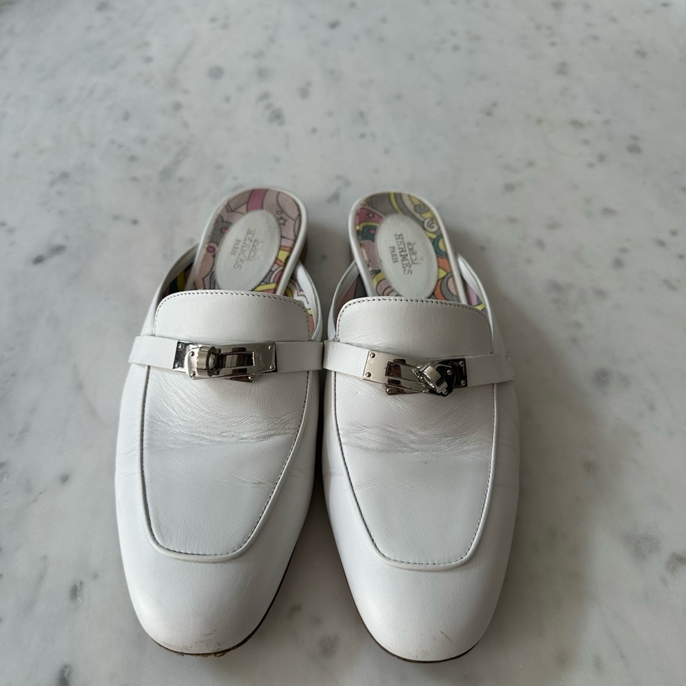 White Hermes classic OZ mules in white with silver buckle. In good condition